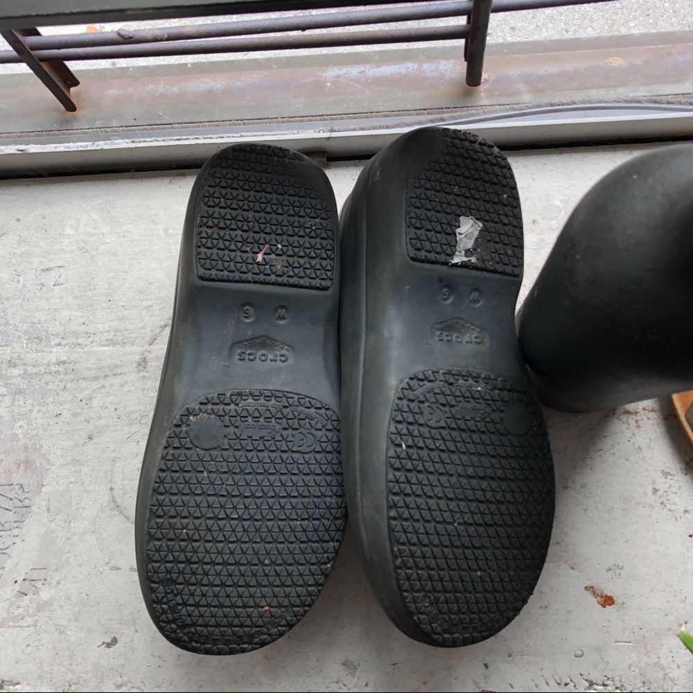 Black Croc Clogs - image 7